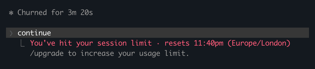Terminal do Claude Code: depois do pedido continue, a mensagem em vermelho You've hit your session limit · resets 11:40pm (Europe/London) e, embaixo, /upgrade to increase your usage limit