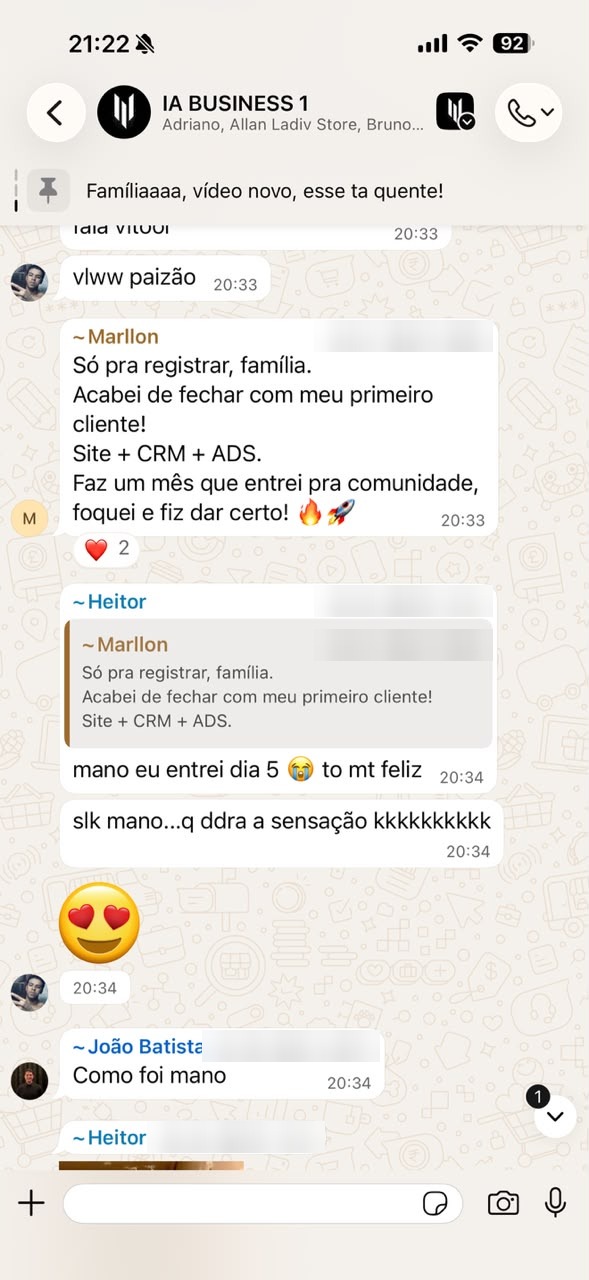 Print de ~Marllon, no grupo IA BUSINESS 1, 15/07, 20h33: “Só pra registrar, família. / Acabei de fechar com meu primeiro cliente! / Site + CRM + ADS. / Faz um mês que entrei pra comunidade, foquei e fiz dar certo! 🔥🚀”